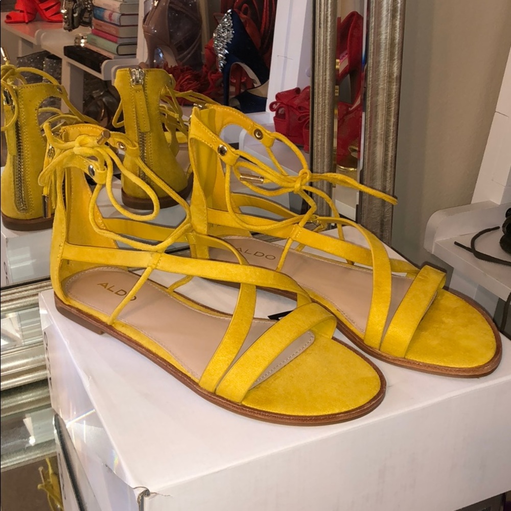 NWT Aldo Mustard Colored Flats